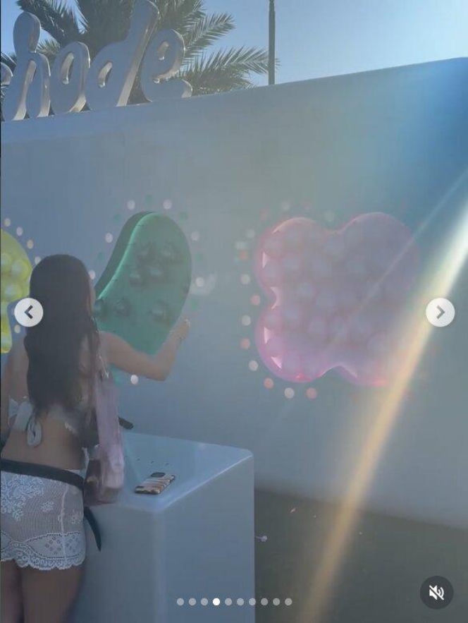 Sara Boruc z córką na Coachelli. Trudno rozróżnić, która jest starsza!