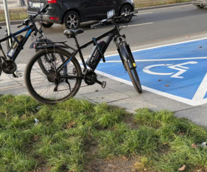 Lądowanie śmigłowca LPR w centrum Warszawy