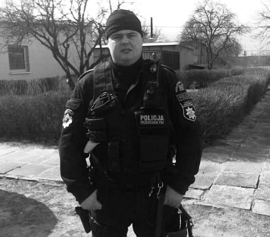 Policjant zginął w wypadku. Córka żegna zmarłego tatę: „Będę starała się być tak silna i odważna, jak mnie nauczyłeś”