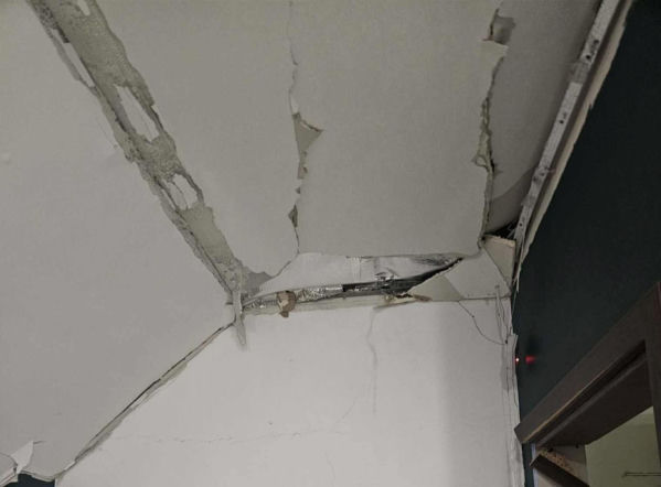 14-latek ciężko ranny w wybuchu petardy! Eksplozja naruszyła jedną z konstrukcji domu pod Poznaniem