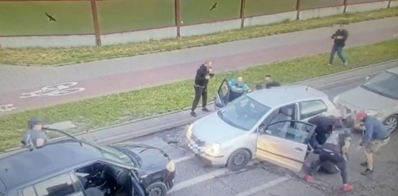 Policjanci grupy działającej w ramach wydziału dw. z przestępczością samochodową  zatrzymali dwóch obywateli Gruzji do kradzieży auta