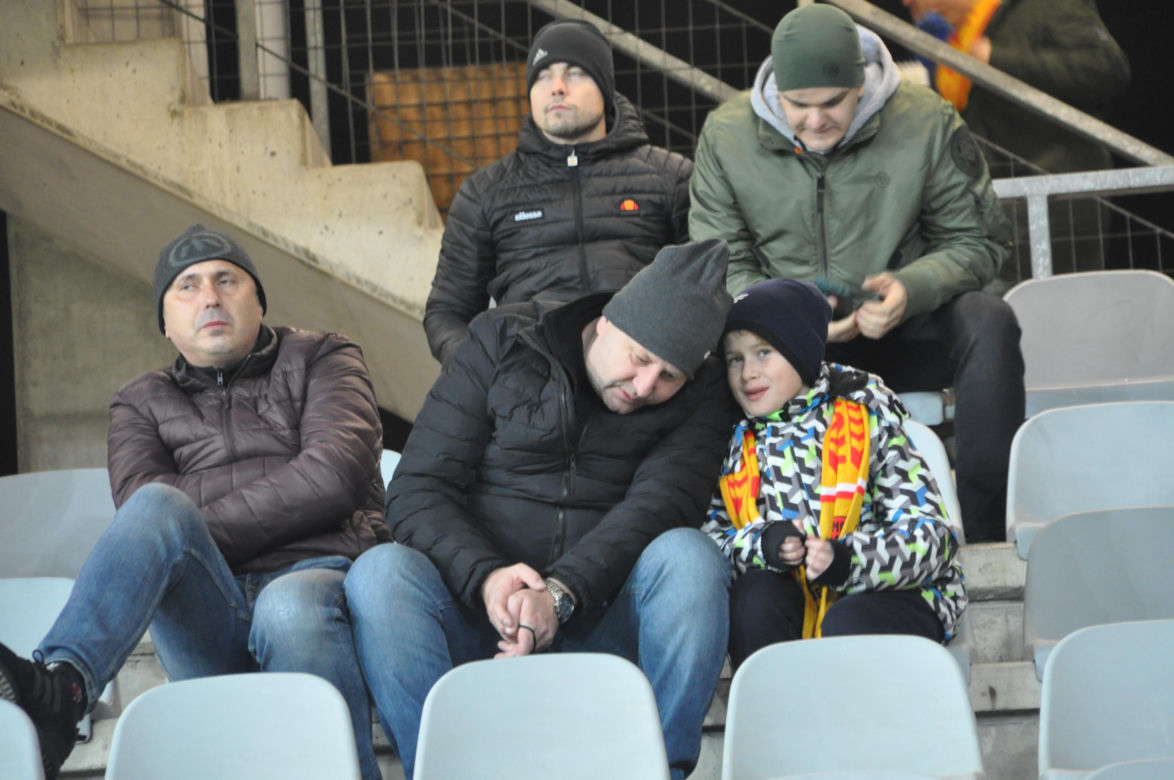 Żółto-czerwono na Suzuki Arenie! Zdjęcia kibiców na meczu Korona Kielce - Jagiellonia Białystok