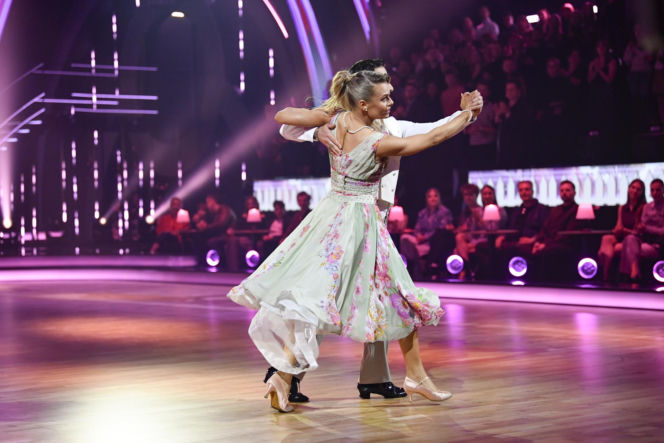 Emilia Komarnicka i Stefano Terrazzino zatańczyli eleganckiego foxtrota.