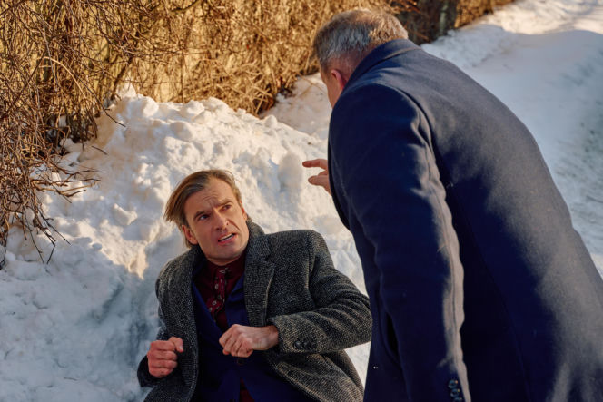 Podczas pogrzebu rodziców Alana Mariuszowi kompletnie puszczają nerwy.