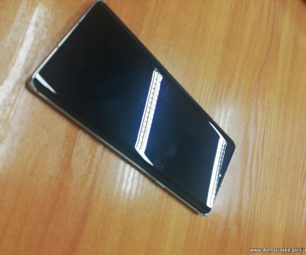 Kierowca autobusu przywłaszczył sobie telefon jednej z pasażerek
