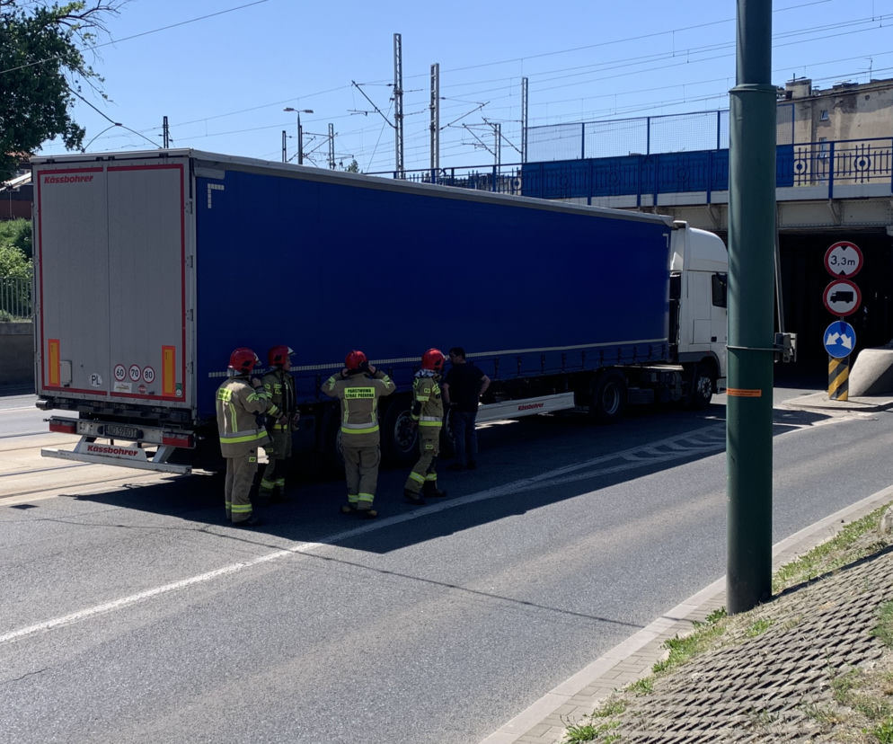 TIR zablokował Sosnowiec. Kierowca był nietrzeźwy