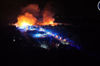 Gigantyczny pożar hali pod Warszawą. „Myślałem, że już nasi sąsiedzi się palą”