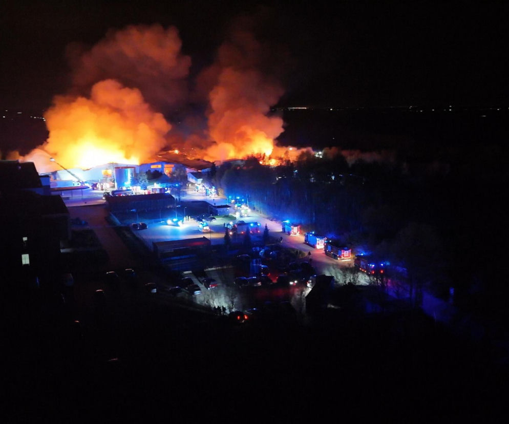 Gigantyczny pożar hali pod Warszawą. „Myślałem, że już nasi sąsiedzi się palą”