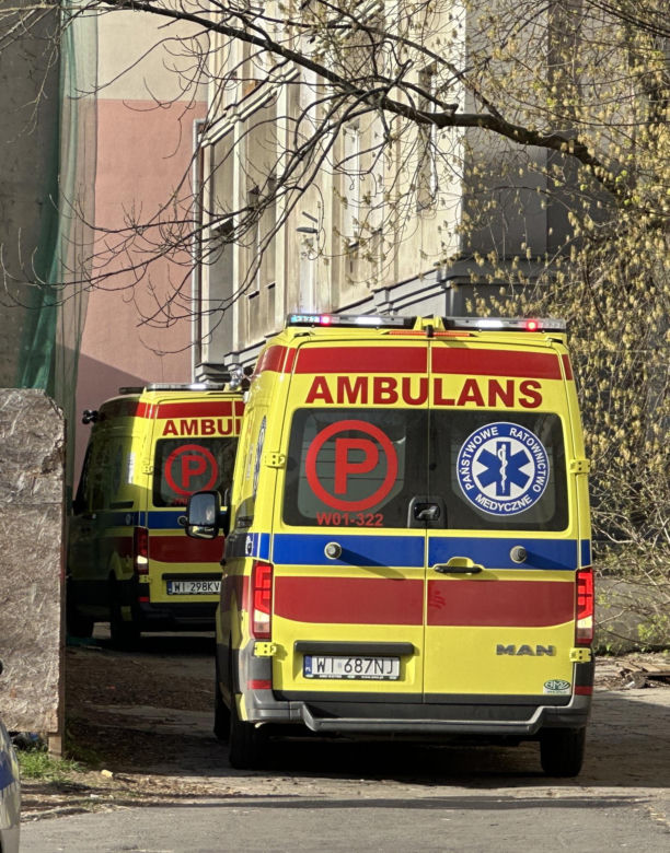 Tragedia na Woli. 15-miesięczne dziecko wypadło z okna. Zmarło mimo reanimacji