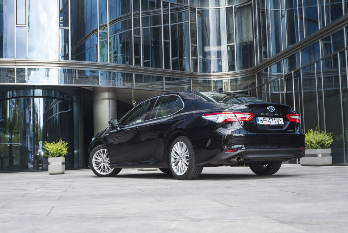Toyota Camry 2.5 Hybrid Dynamic Force 218 KM e-CVT Executive