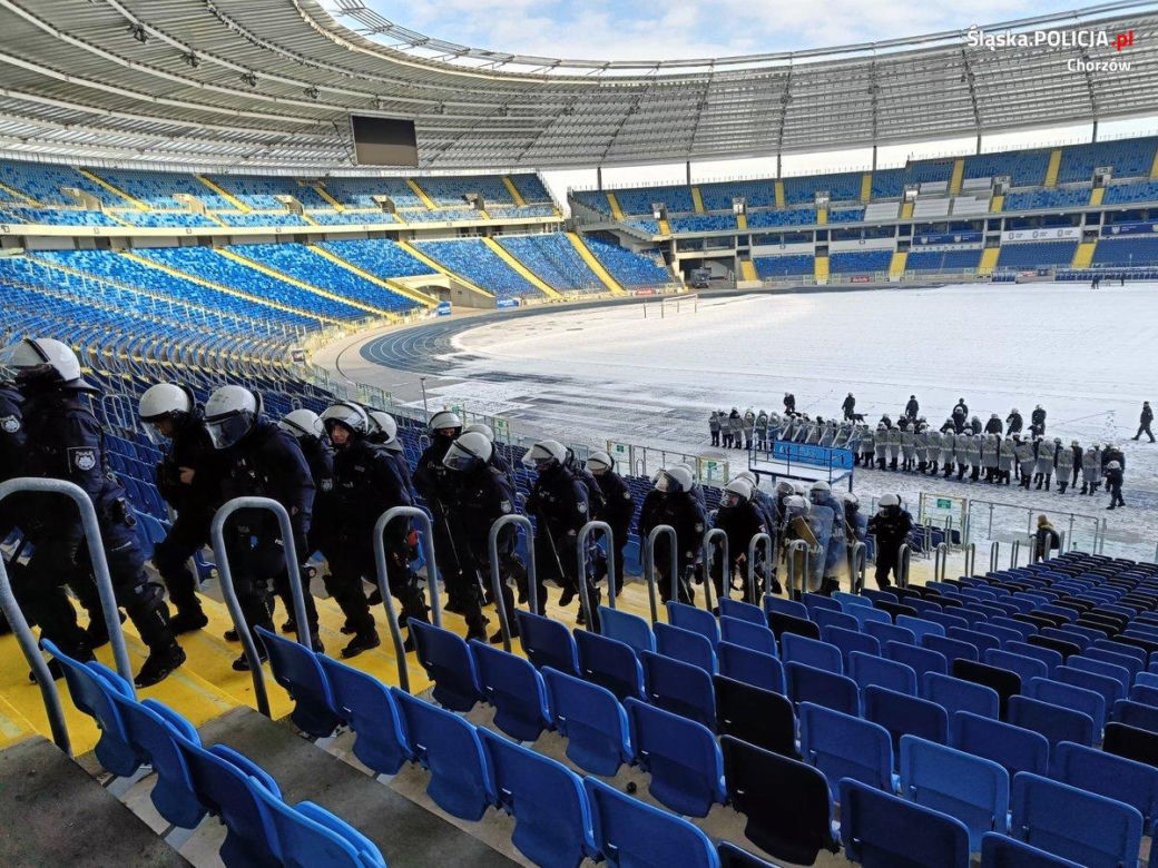 Policjanci ćwiczyli na Stadionie Śląskim w Chorzowie