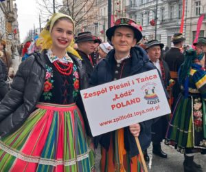 Polonez dla Łodzi. Taneczny korowód maturzystów przeszedł ulicą Piotrkowską