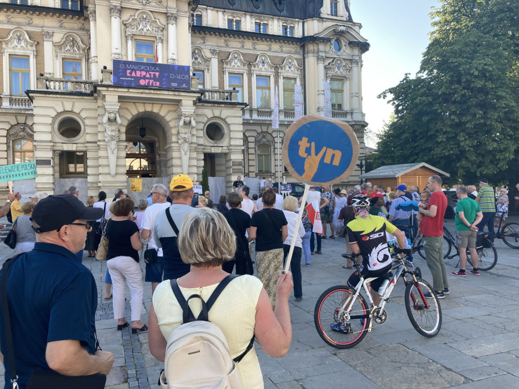Protest w Nowym Sączu przeciwko zmianom w ustawie o radiofonii i telewizji