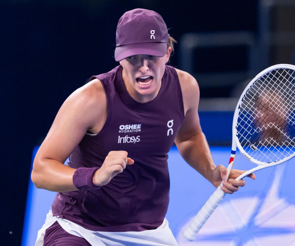 Iga Świątek zaciska pięść i krzyczy z radości na korcie. O turnieju WTA w Ningbo przeczytasz na SE Supersport.