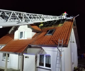Duże straty po pożarze domu jednorodzinnego w Lasocicach koło Leszna