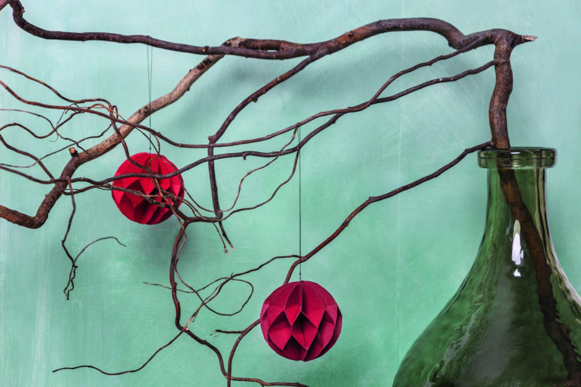 5 pomysłów na bombki z recyklingu – jak origami