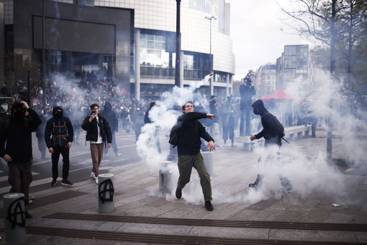 Protesty we Francji. Kilkunastu policjantów rannych