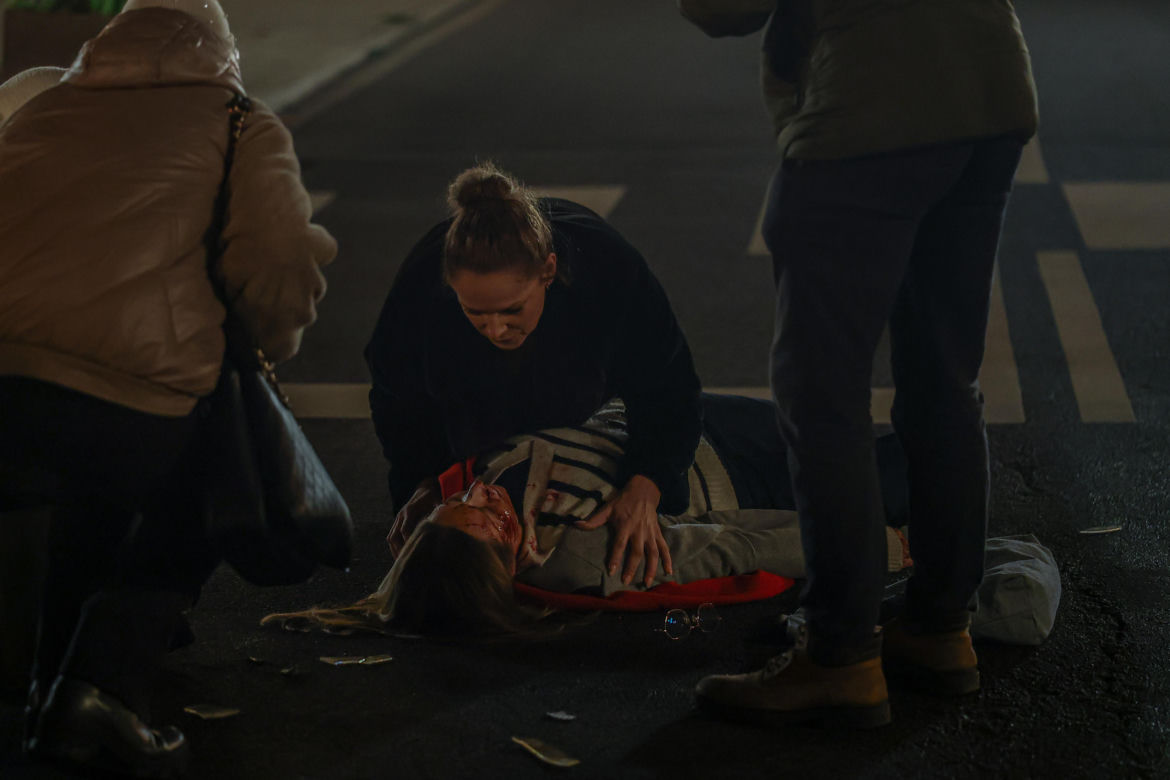 "Szpital św. Anny", odcinek 89: Zosia zginie pod kołami auta?! Lekarka ulegnie poważnemu wypadkowi!