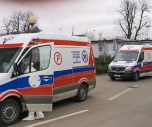 Tak wygląda kolejka karetek pod szpitalem w Zabrzu. Te zdjęcia budzą grozę wśród mieszkańców [GALERIA]