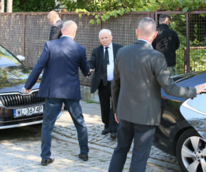 Oni nie muszą martwić się o ceny paliw! Takimi autami wozi się władza