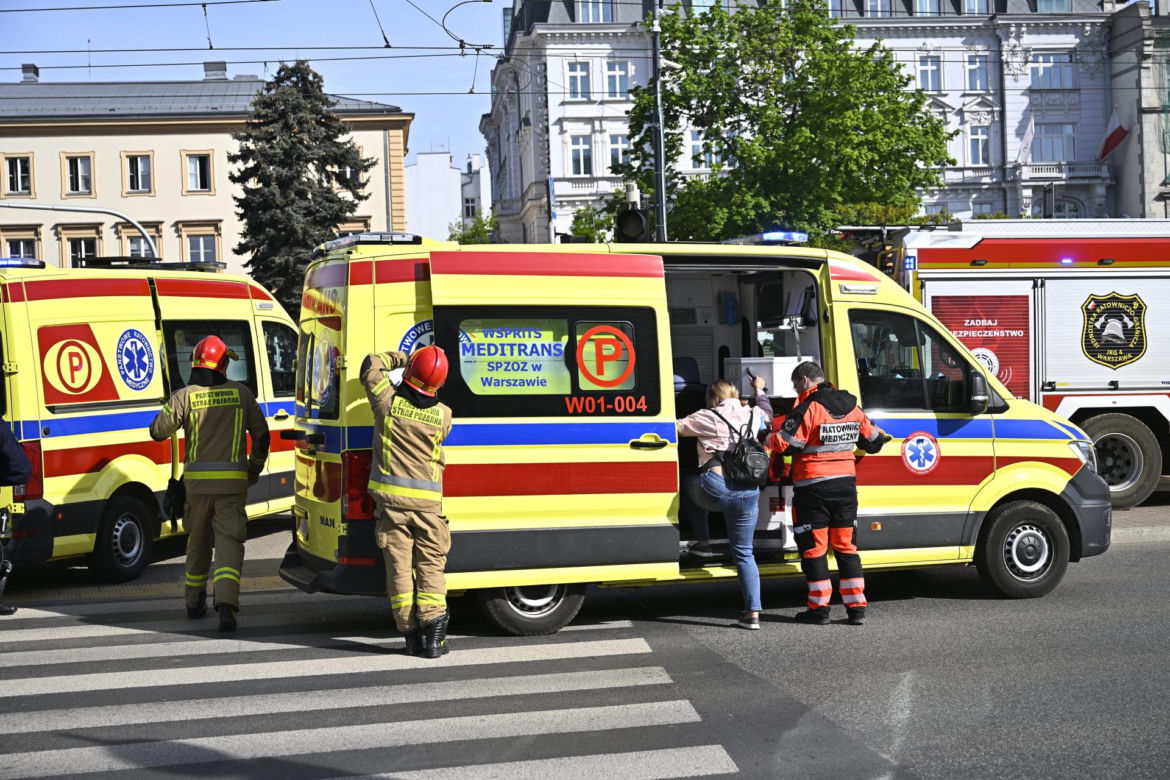 „Otworzyłam oczy, wszyscy leżeli na ziemi”. Szokująca relacja pasażerki. Zderzenie tramwajów w centrum stolicy