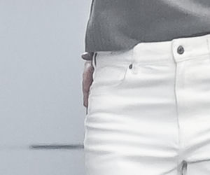 Marcin Mroczek z dziewczyną w cukierni