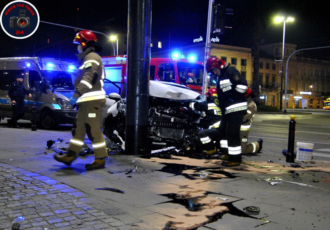 Ford wbił się w latarnię