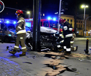 Ford wbił się w latarnię