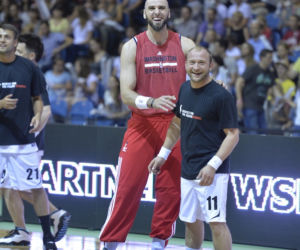 Gwiazdy zagrały w kosza z Marcinem Gortatem!
