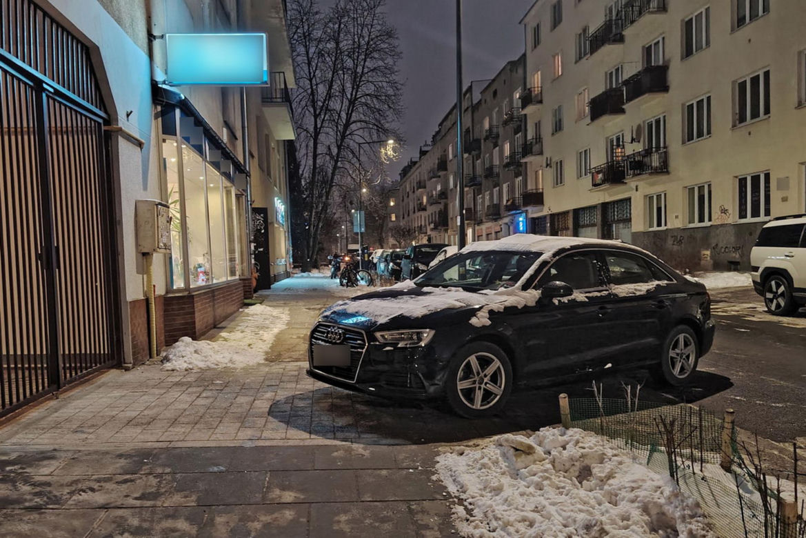 Anna Maria Żukowska buszuje w kwiatach