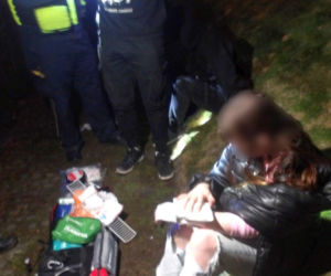 Strażnicy miejscy pomogli zaatakowanej kobiecie w Warszawie