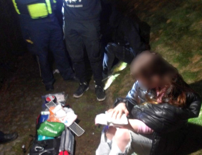 Strażnicy miejscy pomogli zaatakowanej kobiecie w Warszawie