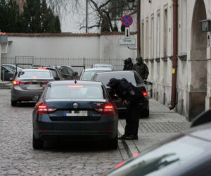 Jarosław Kaczyński. 4 samochodami do kościoła