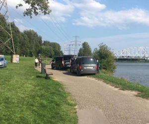 Policjanci wyłowili ciało przy plaży miejskiej obok Mostu Kotlarskiego