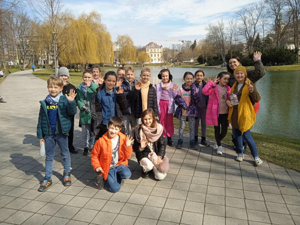 Wiosna w Kielcach. Coraz więcej zieleni i spacerowiczów w parku miejskim