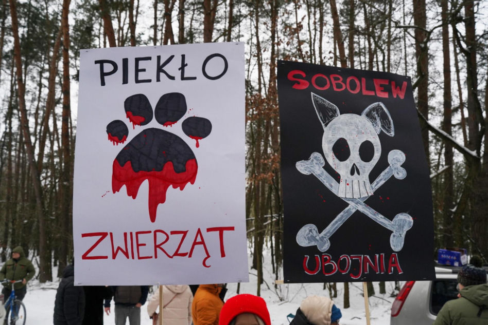 Schronisko dla psów w Sobolewie zamknięte. Jeszcze w sobotę, 24 stycznia, protestowali pod nim mieszkańcy [ZDJĘCIA].
