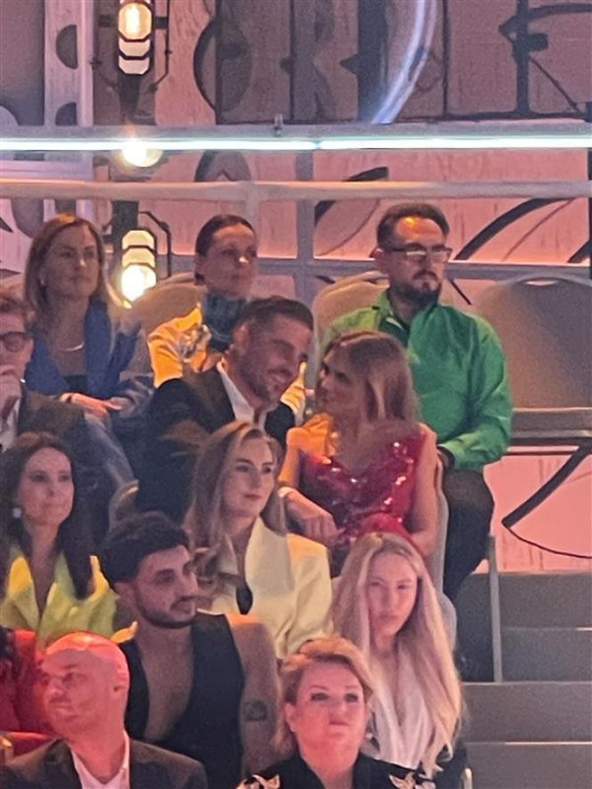 Tak Kaczorowska i Rogacewicz zachowywali się na ramówce TVP. Najpierw obejmował, a potem nurkował pod krzesło!