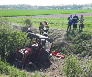 Żona prezydenta Dudy z łopatą. Tak z mężem sadziła las zniszczony przez nawałnicę