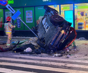 Śmigłowiec ratunkowy na placu Szembeka! Zderzenie samochodów, jeden z nich uderzył w kobietę i dziecko