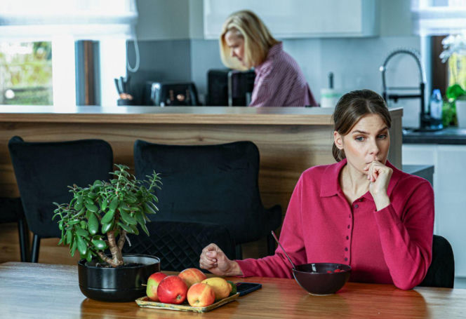 "Szpital św. Anny", odcinek 91: Matka Darii odkrywa wyniki testu na ojcostwo i żąda, by córka wyjawiła prawdę