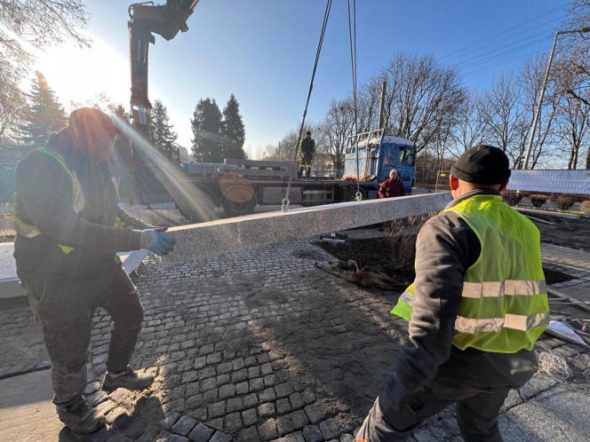 Budowa pomnika Żołnierzy 55. Poznańskiego Pułku Piechoty w Lesznie