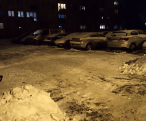 Bełchatów: Zima zaskoczyła drogowców? ONI nie narzekają na zimę i służby! Sami chwycili za łopaty!