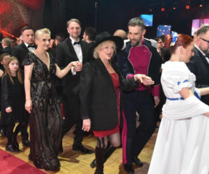 XIV Marszałkowski Bal Dobroczynny w CKK Jordanki. Zdjęcia ze środka. Efektowne kreacje VIP-ów