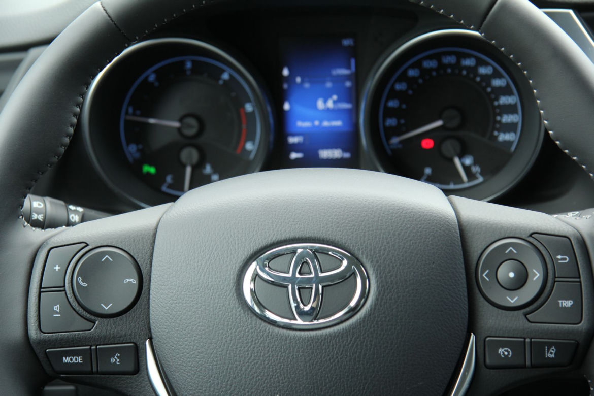 Toyota Auris Touring Sports lifting