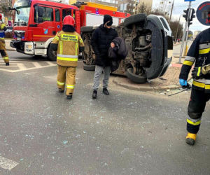 Fatalny wypadek w Pruszkowie. BMW roztrzaskane, ford na boku