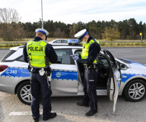 Policja kontrolowała czy toruńscy kierowcy respektują obowiązek noszenia maseczek