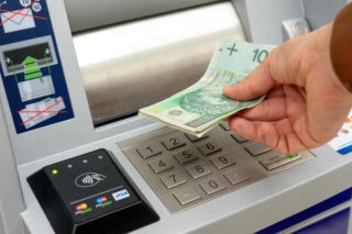 Wojna, a oszczędności Polaków. Czy pieniądze w banku będą bezpieczne?