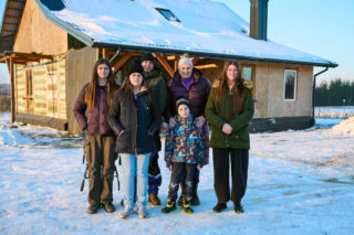 Mama nie wróciła. Tragiczny wypadek przerwał marzenia. Ekipa Nasz Nowy Dom walczyła z czasem. ZDJĘCIA domu przed i po remoncie