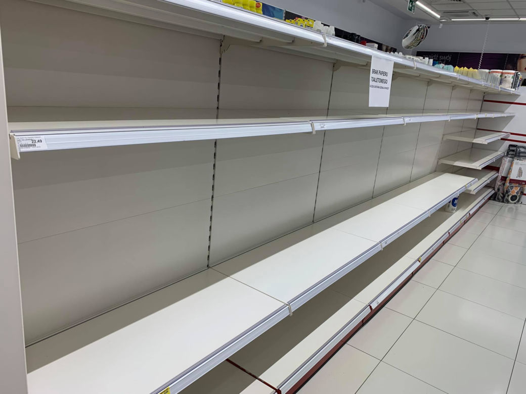 Koronawirus. Mieszkańcy Wrocławia masowo ruszyli do sklepów