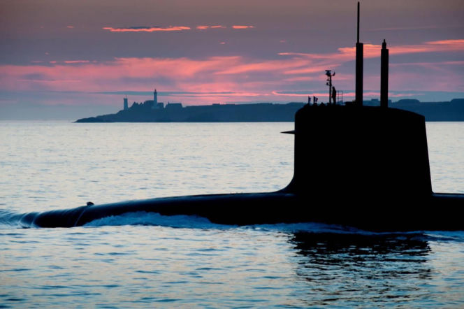 Wojna pałaców o atomowy guzik. Czyj parasol nuklearny ochroni Polskę: francuski czy amerykański?